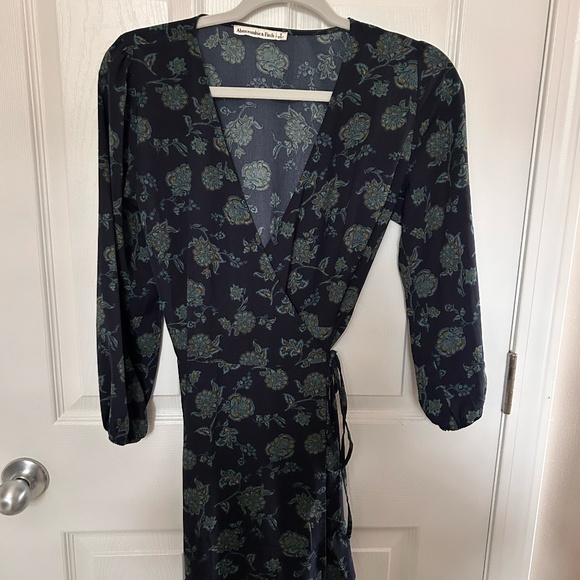 Abercrombie & Fitch Floral Wrap Mini Dress Women’s Small - Picture 2 of 6